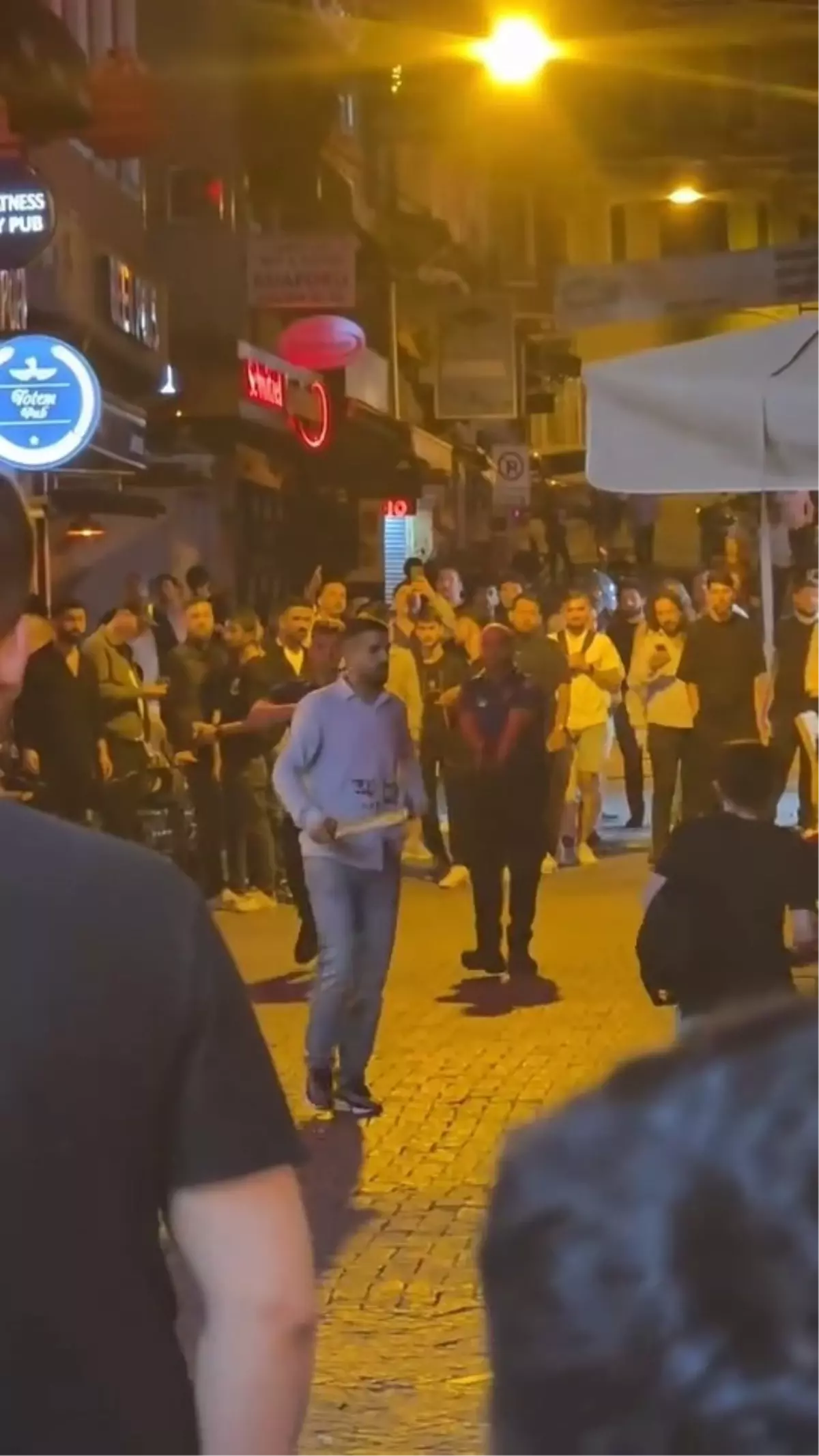 Beşiktaş\'ta Bıçaklı Tehdit