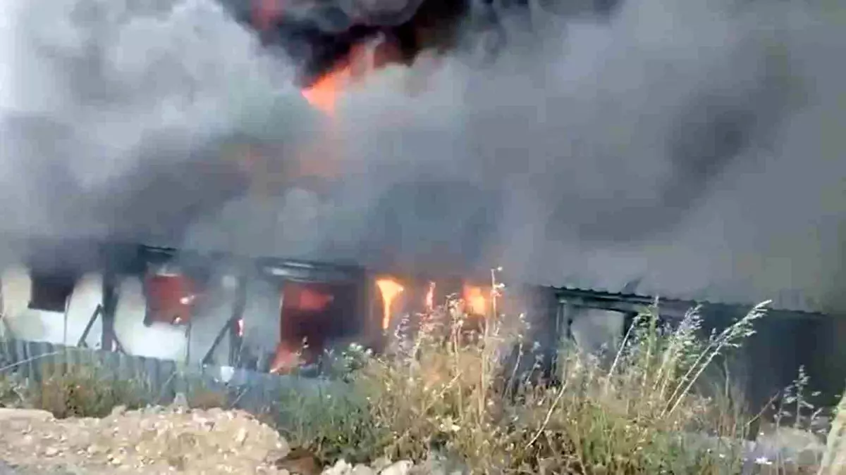 Bodrum\'da Şantiyede Konteyner Yangını: Can Kaybı Olmadı