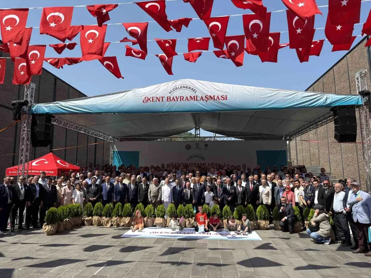 Kocaeli\'de Geleneksel Bayramlaşma Coşkusu