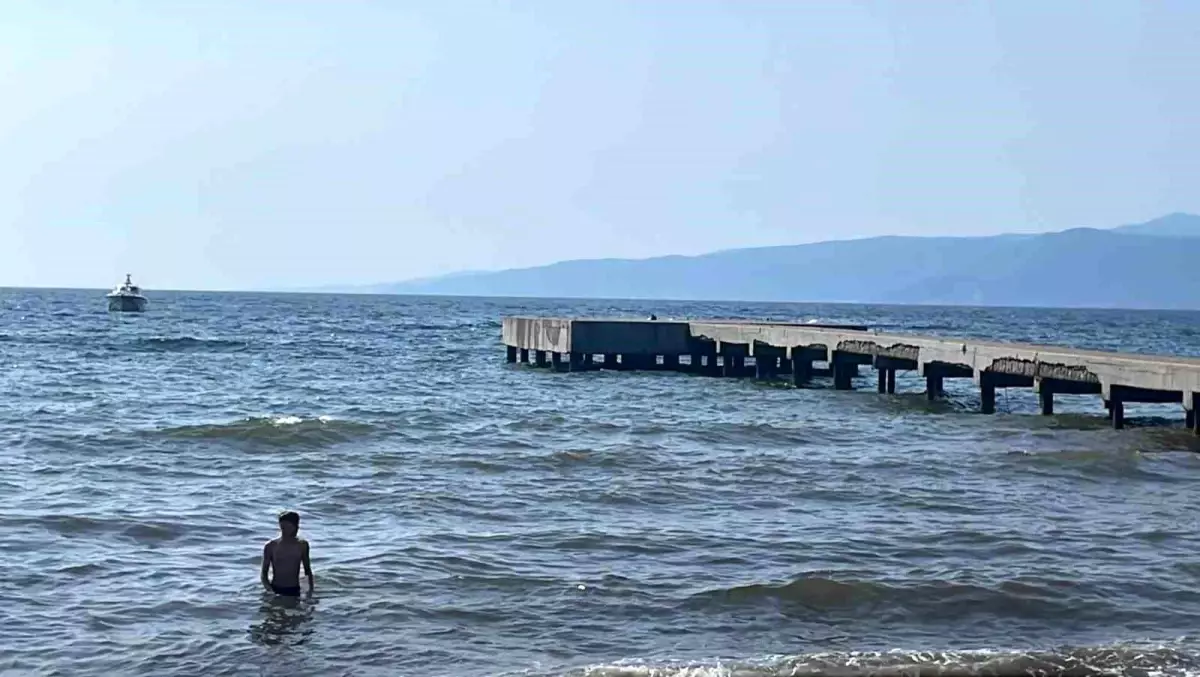 Bursa\'da Akıntıya Kapılan Gençten Biri Kurtarıldı