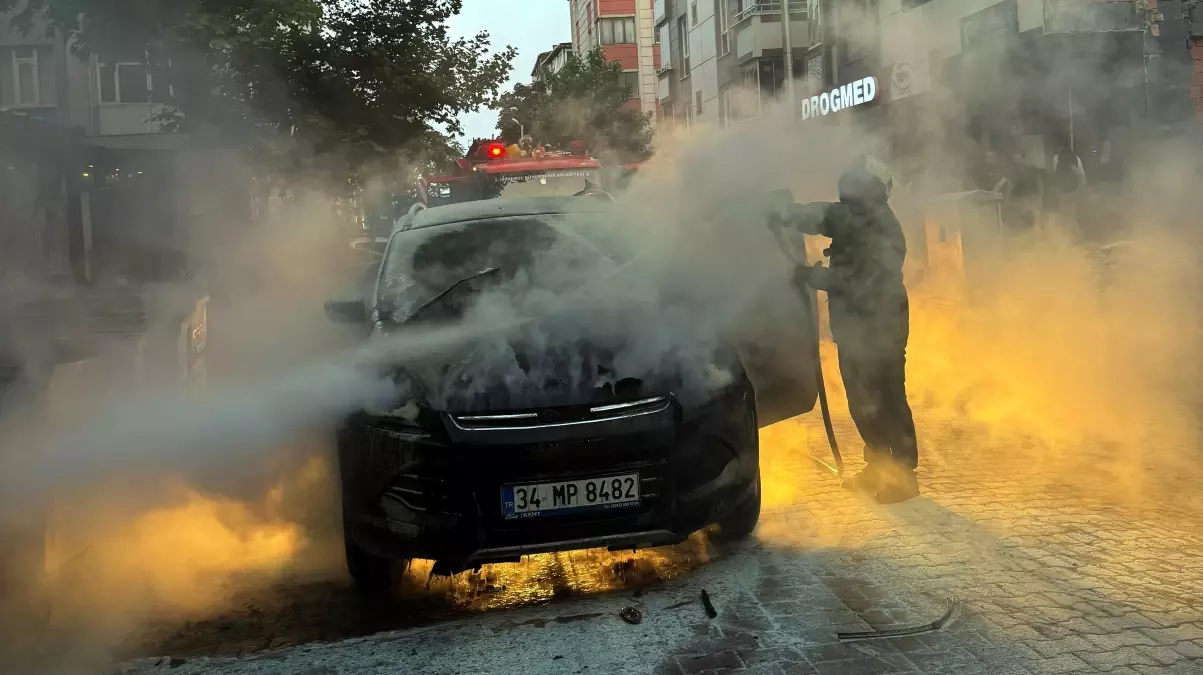 Avcılar\'da Cip Yangını Korkuttu