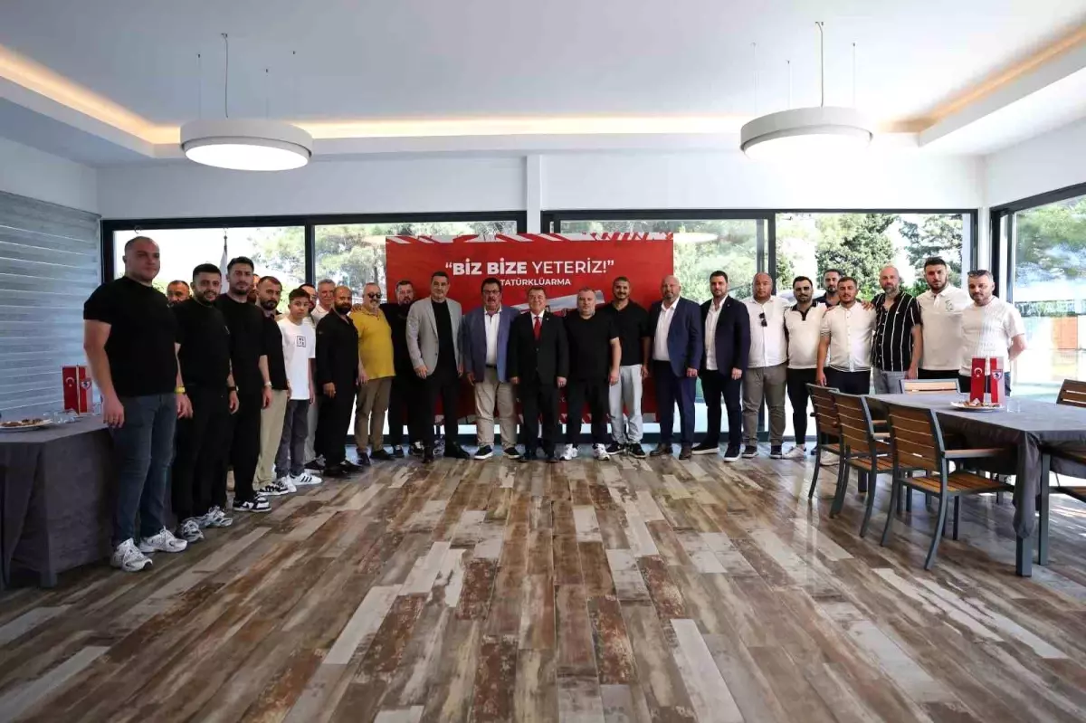 Samsunspor\'dan Bayramlaşma Töreni ve Destek Çağrısı