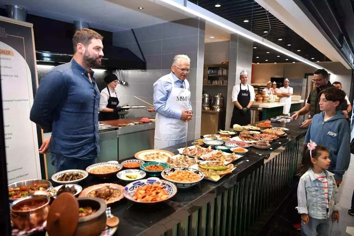 Kayseri Mutfak Sanatları Merkezi Açıldı, Başkan Büyükkılıç Ziyaretçilere Lezzetleri Tanıttı