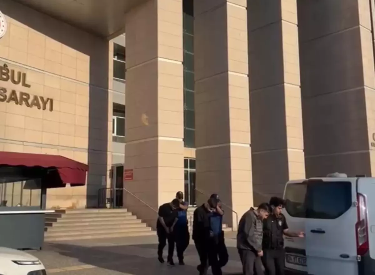 Beşiktaş\'ta Uyuşturucu ve Silah Operasyonu