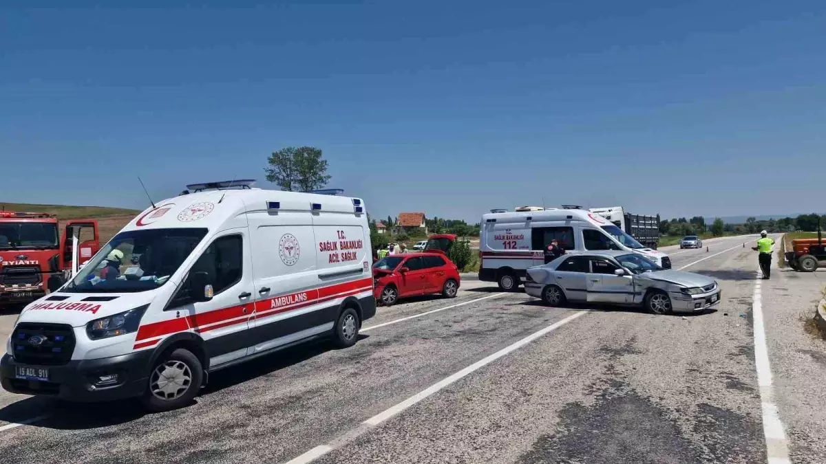 Çorum\'da Trafik Kazası: 4 Yaralı