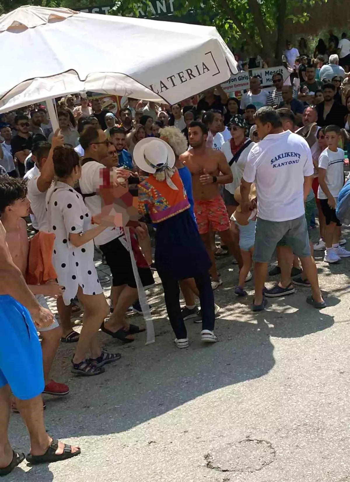 Kanyonda Taş Düşmesi: 3 Yaşındaki Çocuk Ağır Yaralı