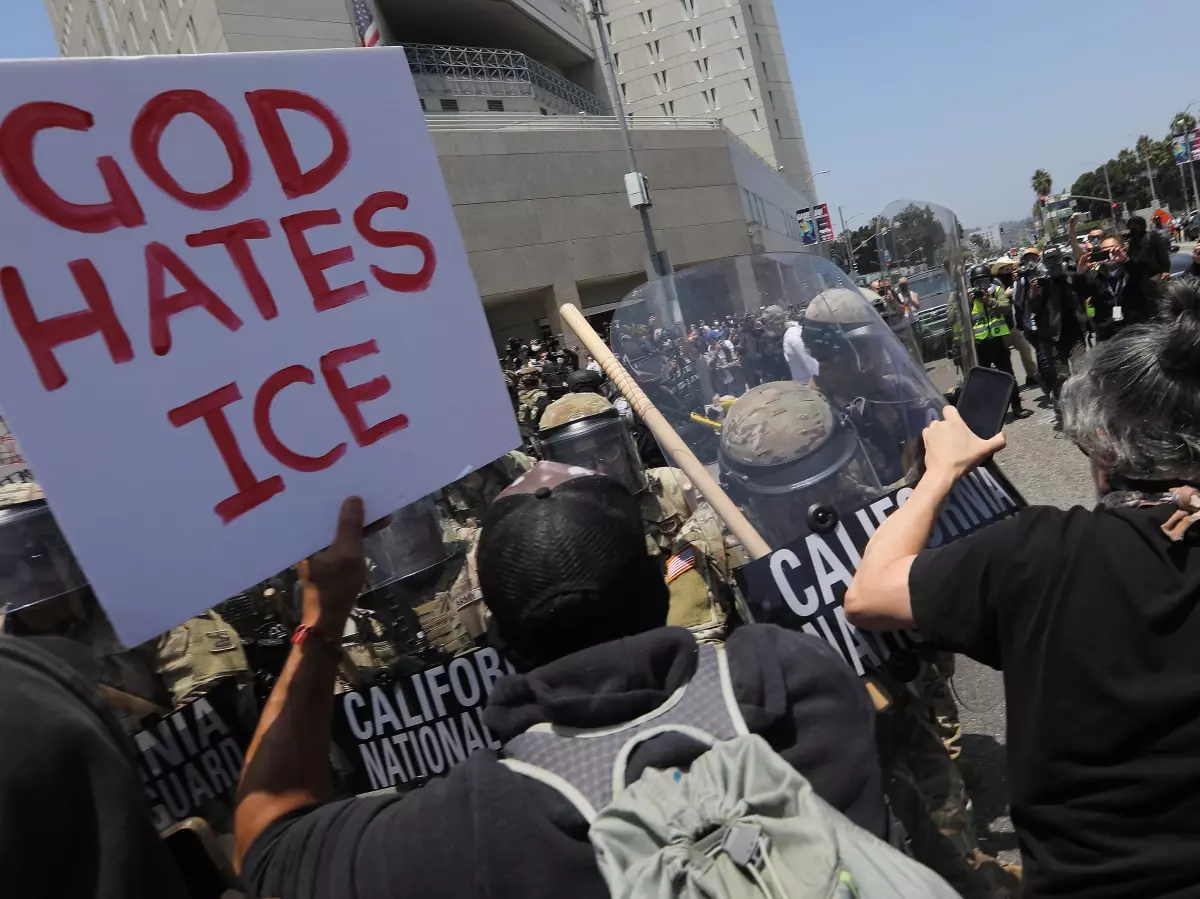 Los Angeles\'ta Sınır Protestoları Şiddetlendi