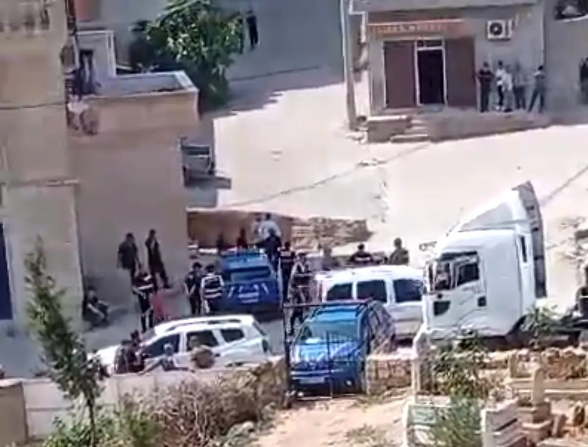 Mardin\'de Akraba Aileler Arasında Silahlı Kavga: 1 Ölü, 14 Yaralı