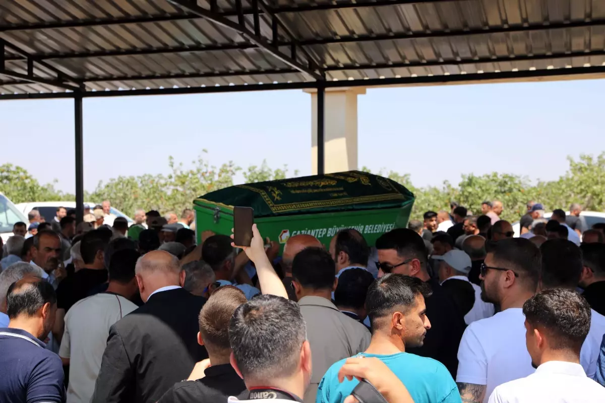 Otizmli Onurcan Özdemir\'in Cenazesi Defnedildi