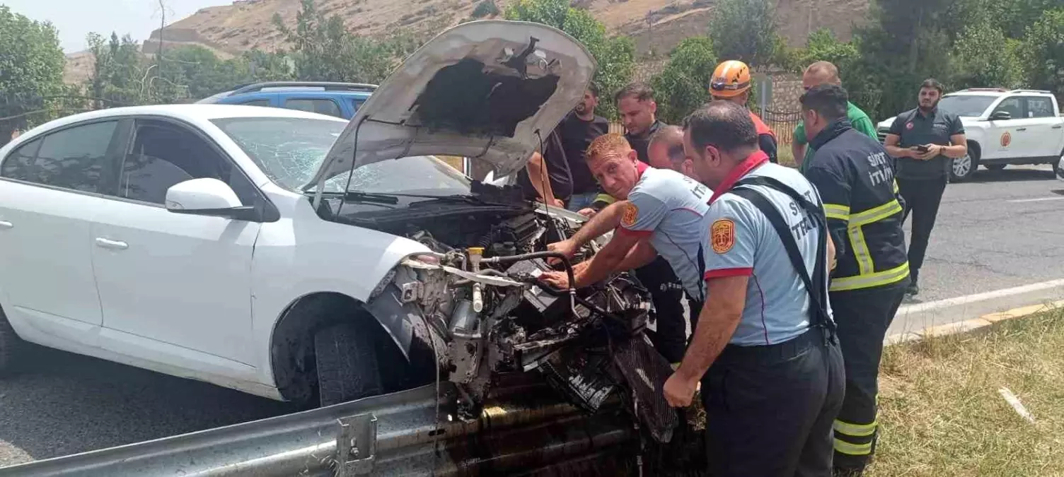 Siirt\'te Kaza: Sürücü Bariyerlere Çarptı