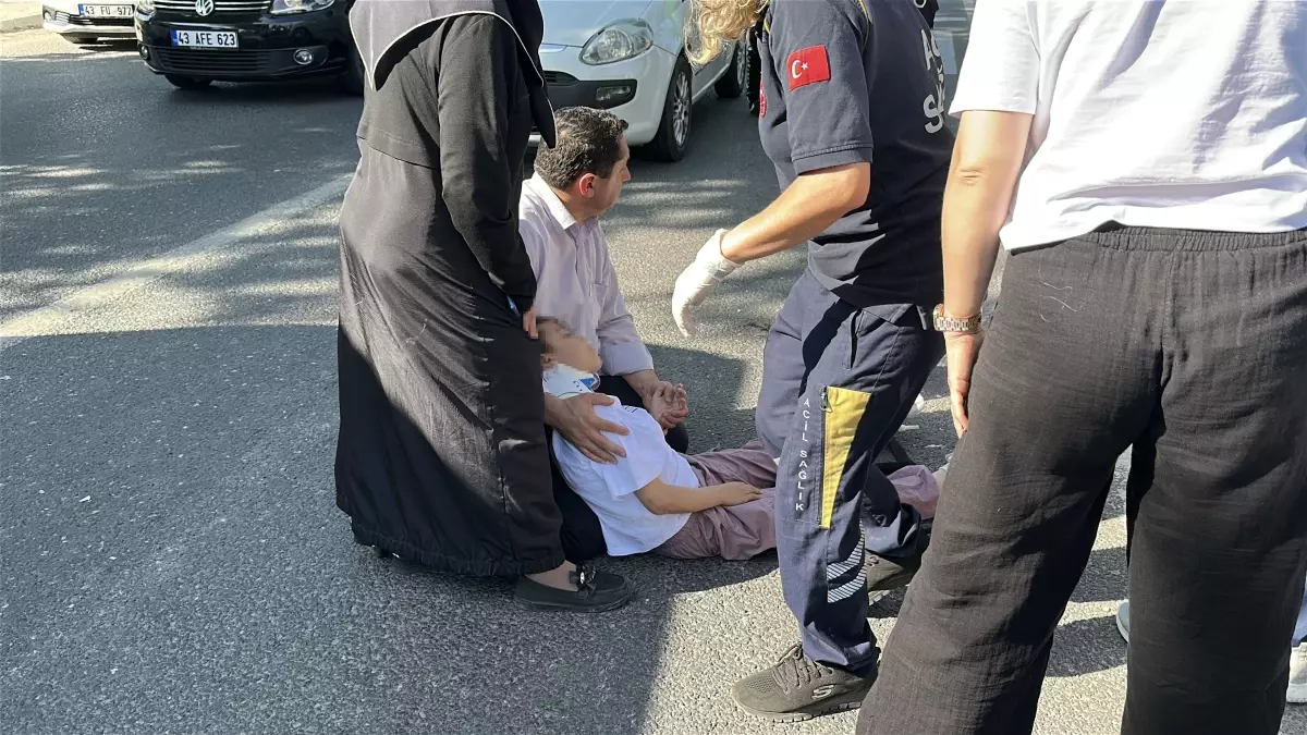 Kütahya\'da Kaza: Yaya Geçidinden Geçen Kız Kardeşler Yaralandı