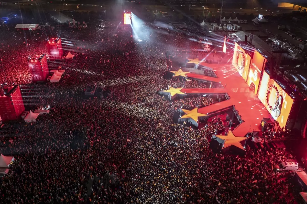 Beğenen de var eleştiren de! Galatasaray\'ın 5 yıldızlı yeni sezon formaları sızdı