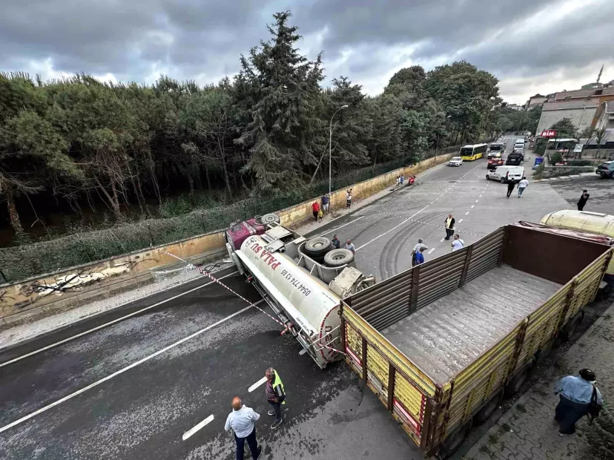 Beykoz\'da Su Tankeri Kaza Yaptı
