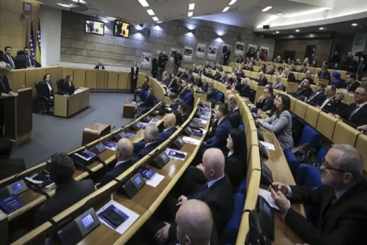 Bosna Hersek\'te Meclis oturumu \'yılan\' nedeniyle ertelendi