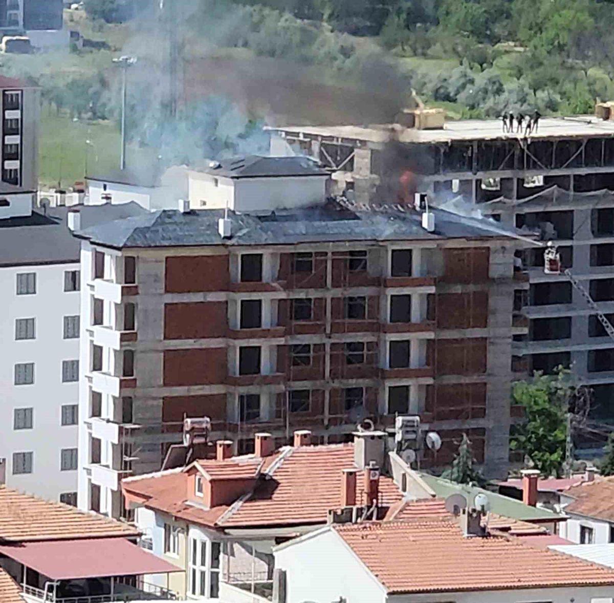 Elazığ\'da İnşaat Halindeki Binada Yangın Çıktı