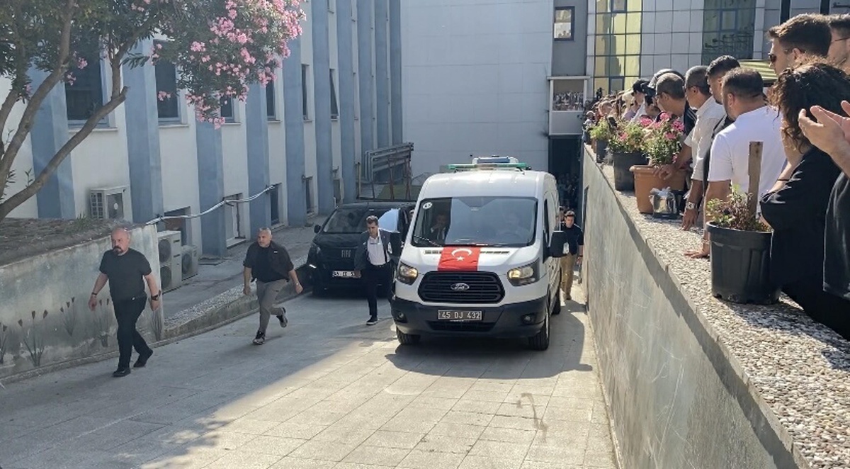 Ferdi Zeyrek\'in Cenazesi Alındı