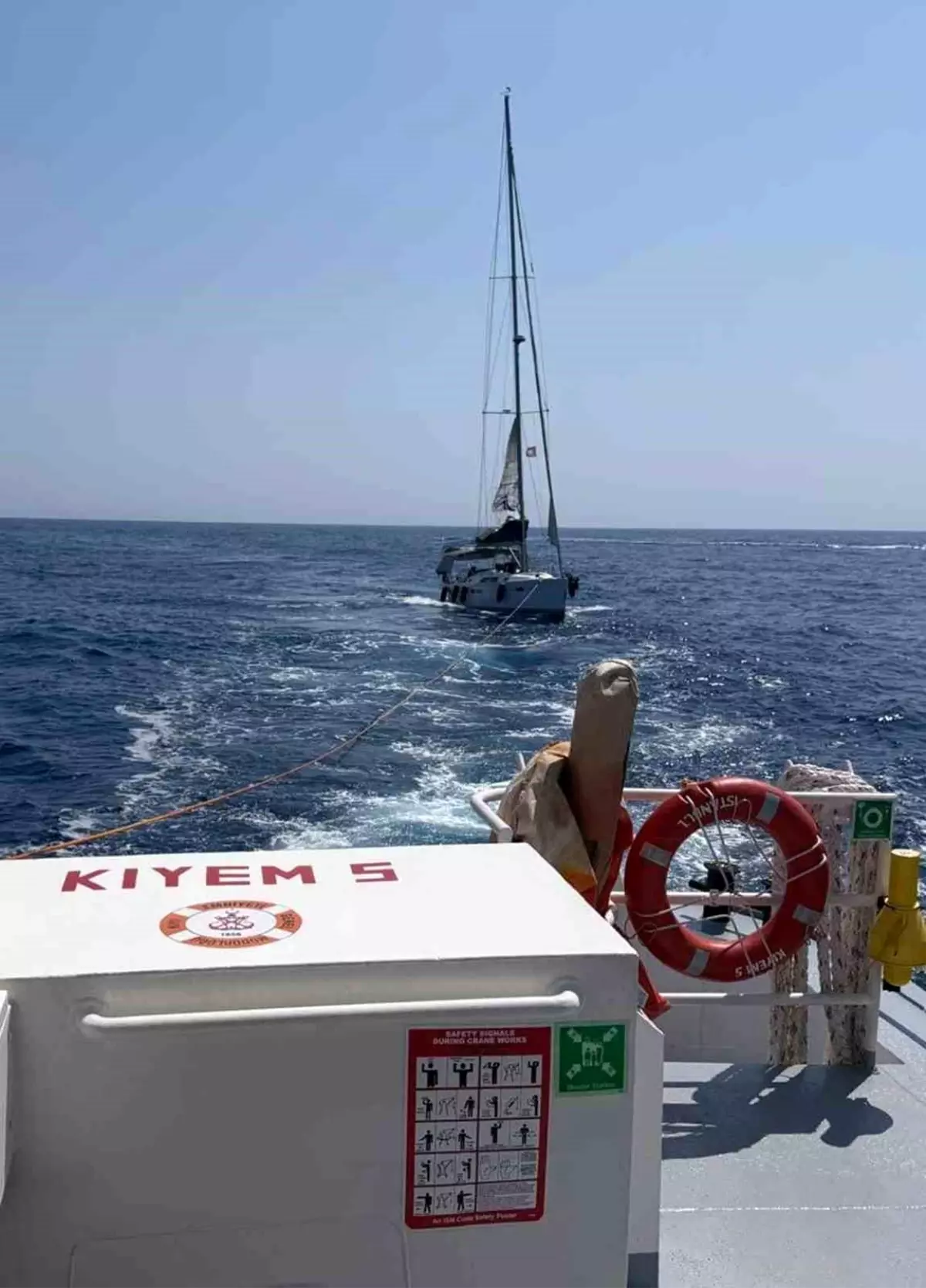 Fethiye\'de sürüklenen tekne kurtarıldı