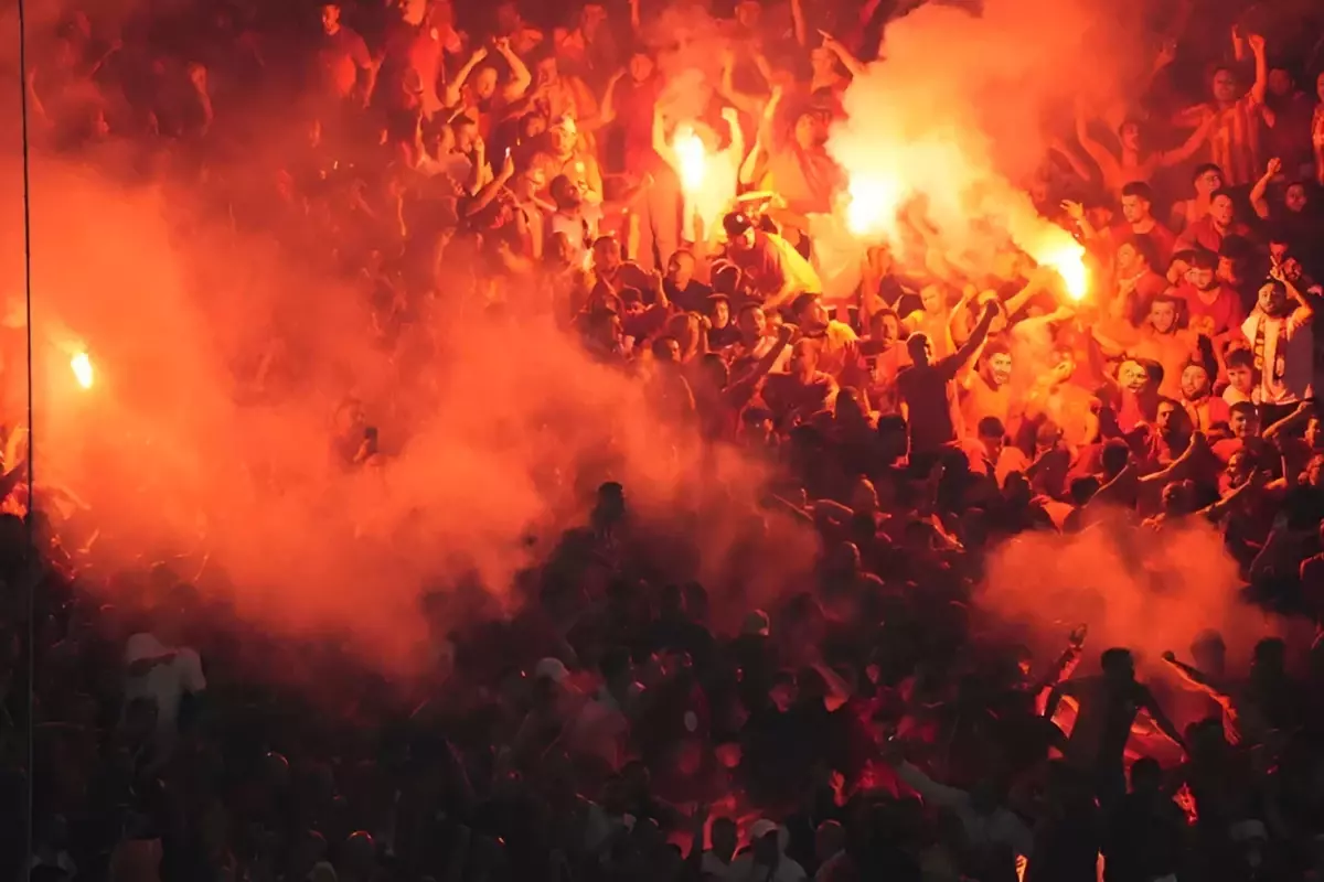 İstanbul\'dan ev bakıyorlar! Dünyaca ünlü futbolcu Galatasaray\'a \'\'Evet\'\' dedi