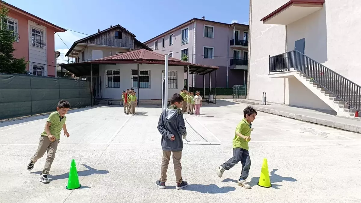 Düzce\'de Geleneksel Oyunlar Coşkuyla Oynandı