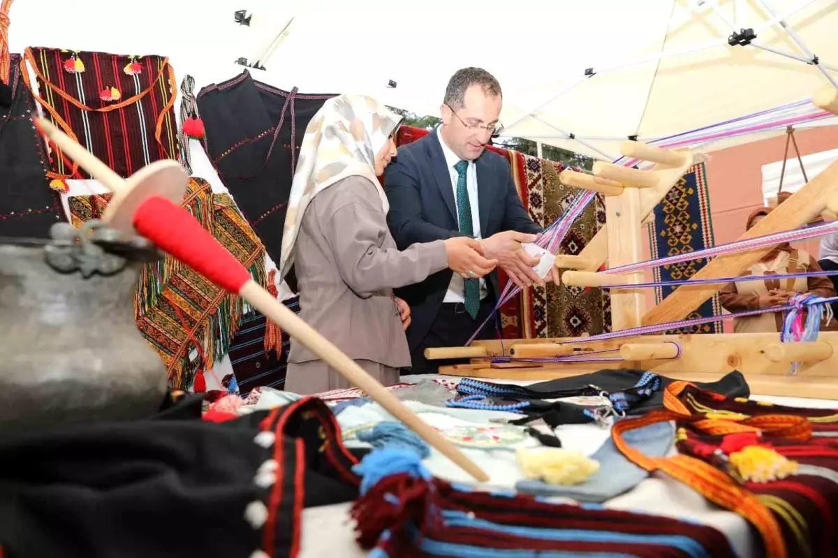 Akçaabat\'ta Yıl Sonu Sergisi Düzenlendi