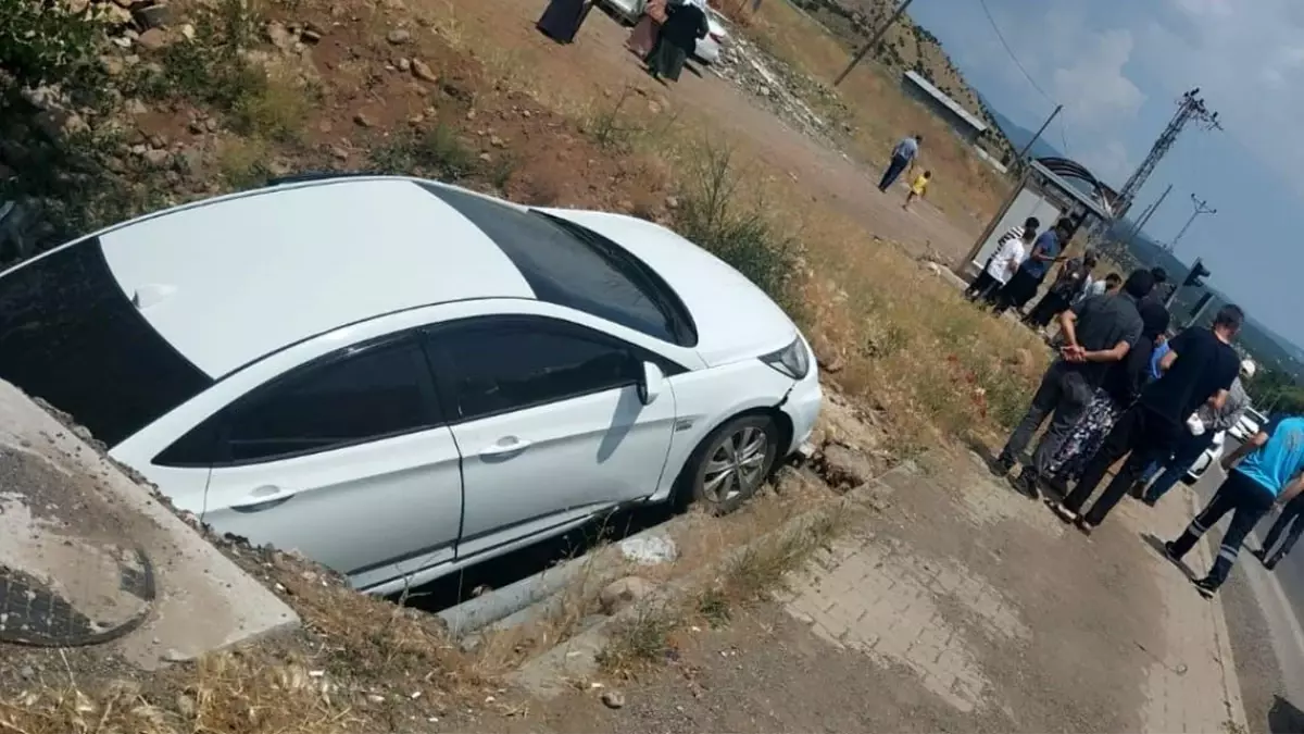 Bingöl\'de Araç Kanalına Düştü, 1 Çocuk Yaralı
