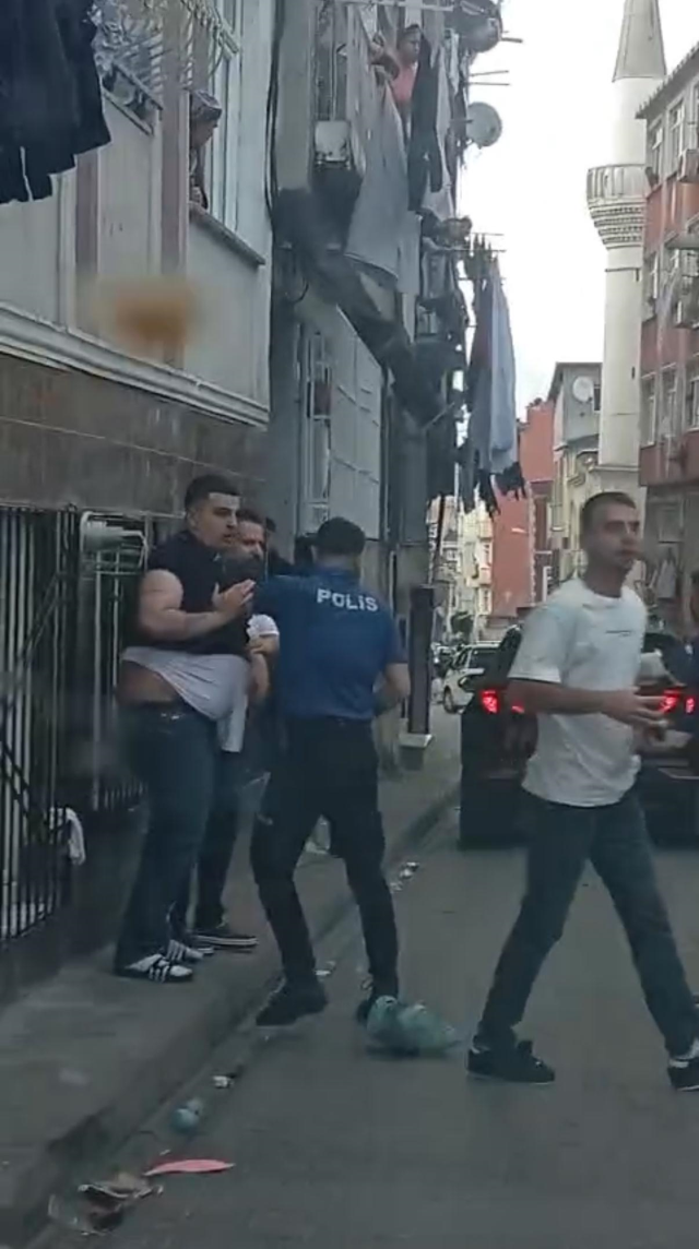 Boşanma aşamasındaki eşinin evinin önünde video çekip kendini vurdu