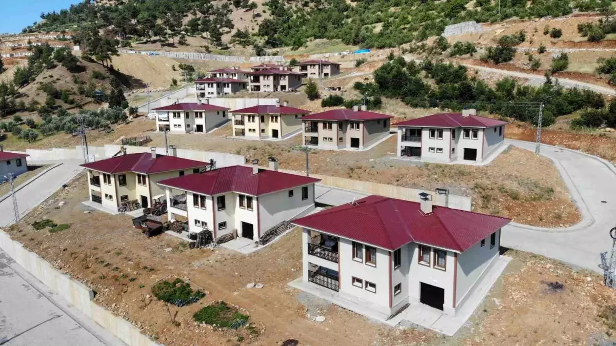 Depremzedeler Yeni Konutlarına Taşındı