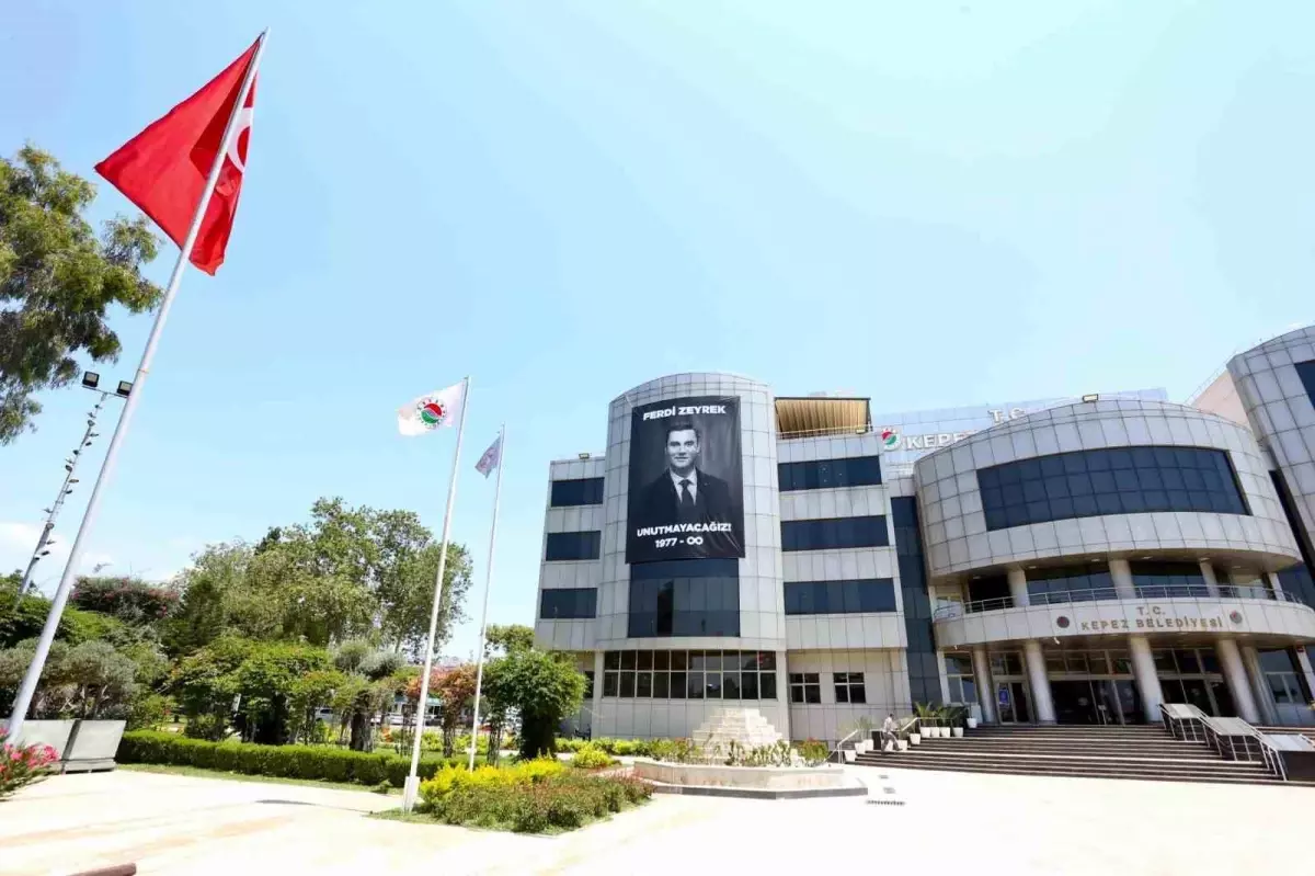 Kepez Belediyesi\'nden Ferdi Zeyrek\'e Vefa