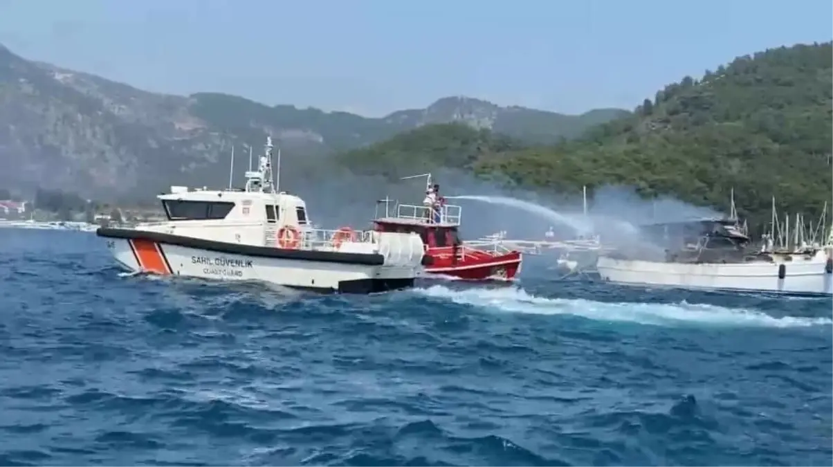 Fethiye\'de Motoryat Yangını