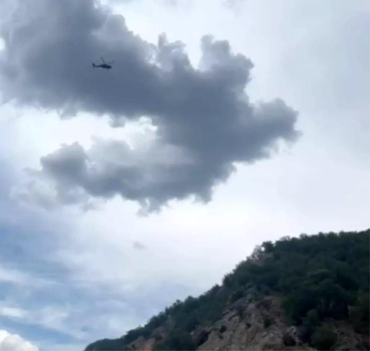 Gabar Dağı\'nda Kayalıkların Dibine Düşen İşçi Helikopterle Kurtarıldı