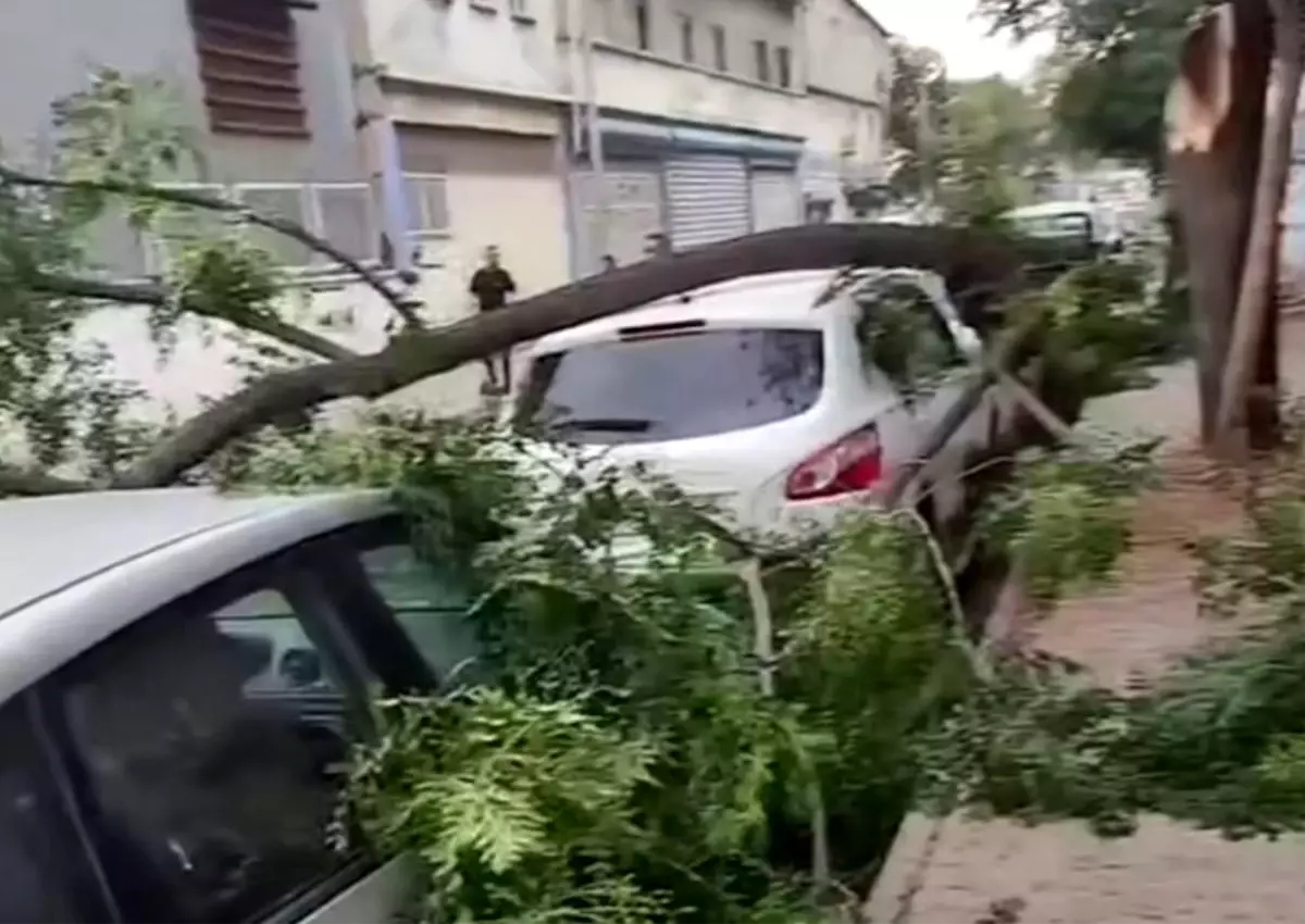 Gaziantep\'te Şiddetli Fırtına Hayatı Felç Etti