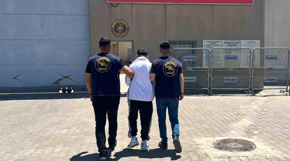 Hırsızlık suçundan 15 yıl cezasıyla aranan şahıs yakalandı