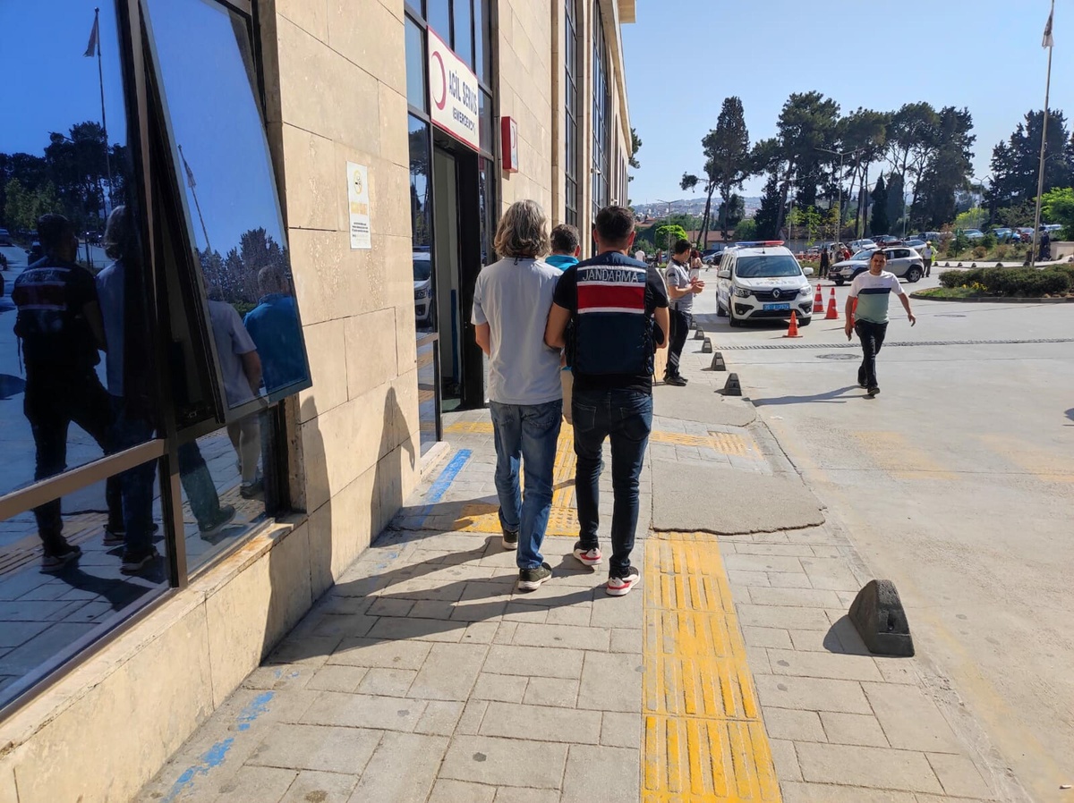 İzmir\'de 5 Şüpheli Terör Propagandası Nedeniyle Gözaltında