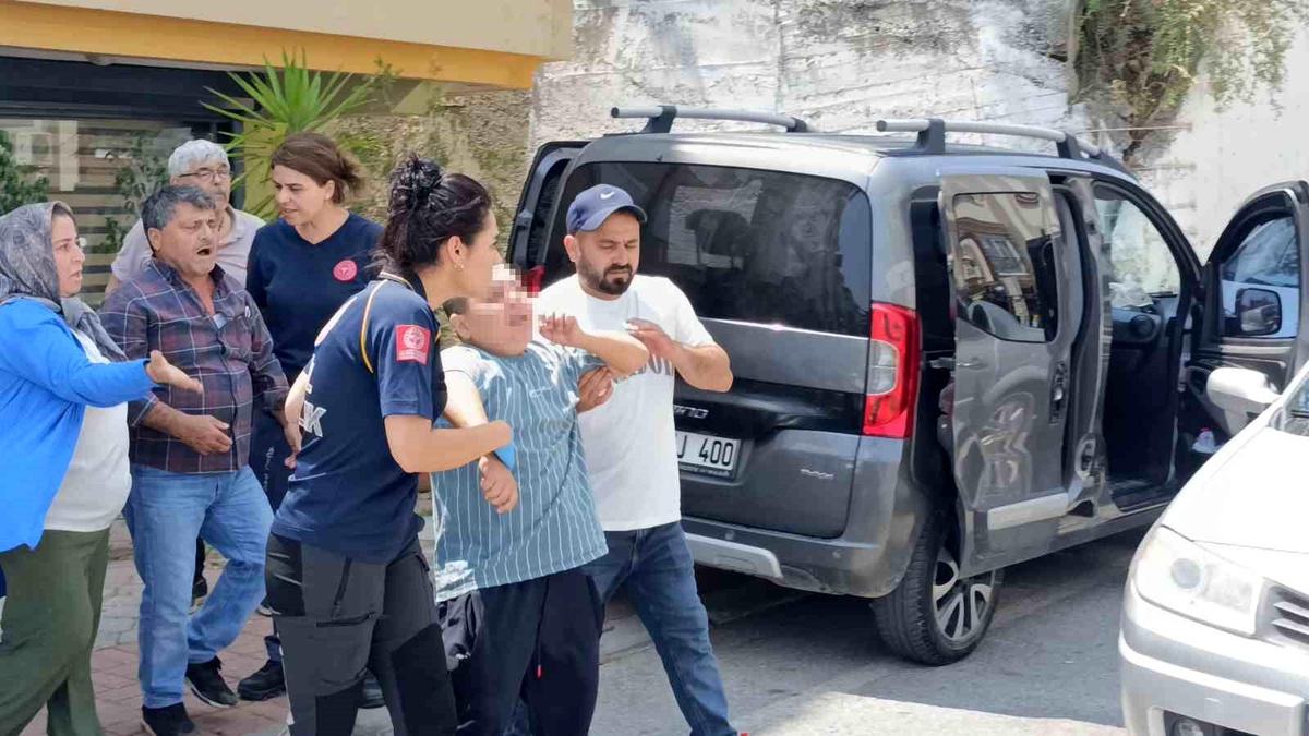 Hafif Yaralanan Çocuk Ambulansa Binmemek İçin Direndi