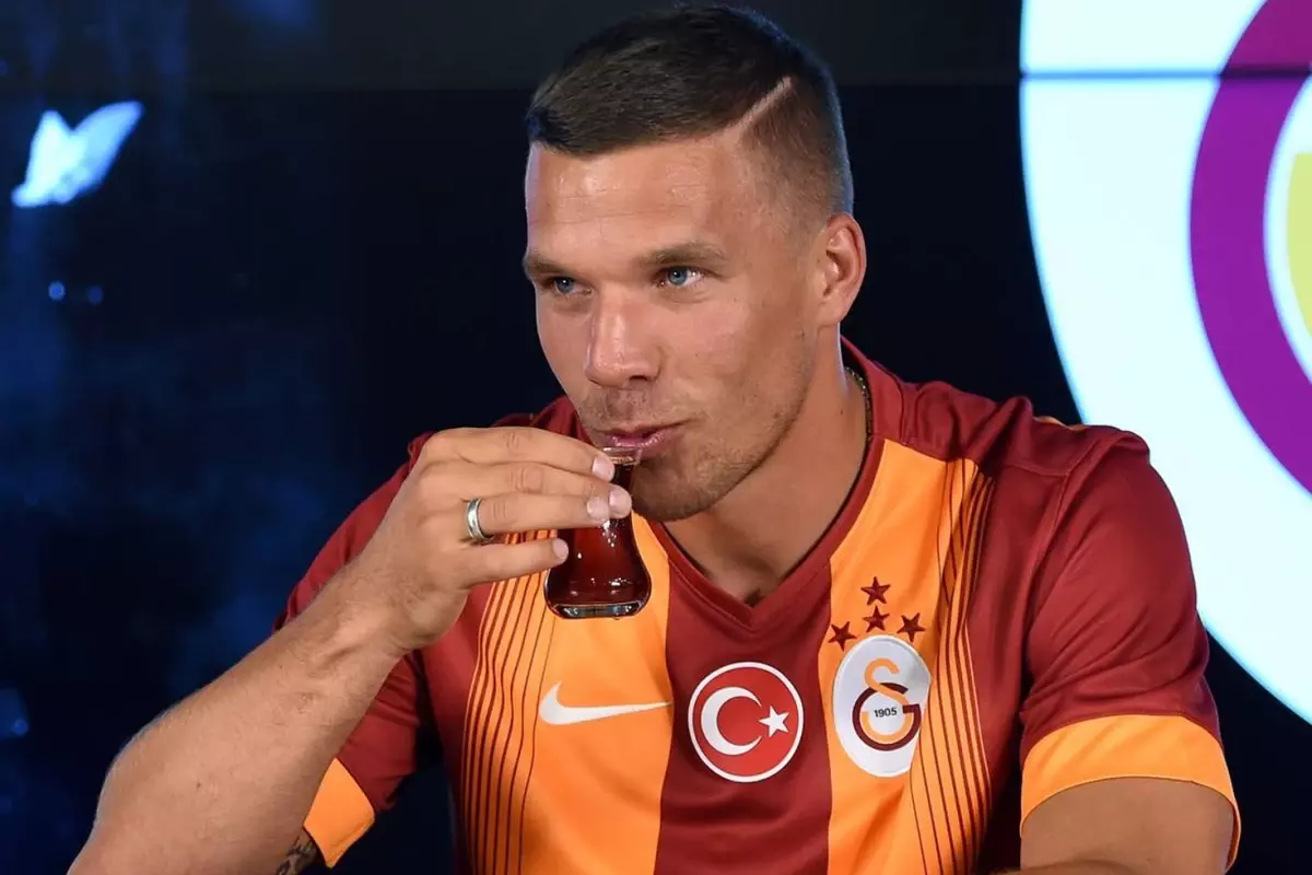 Podolski\'nin Sane paylaşımına yorum yağıyor 