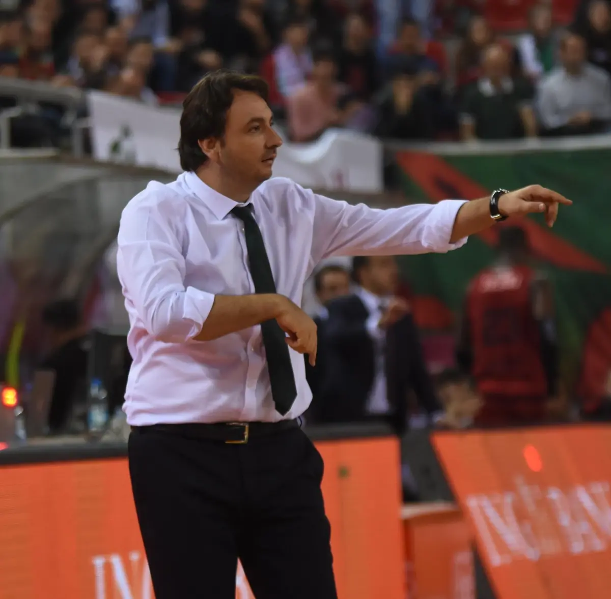 Özhan Çıvgın, Petkimspor\'da heyecanla göreve başladı