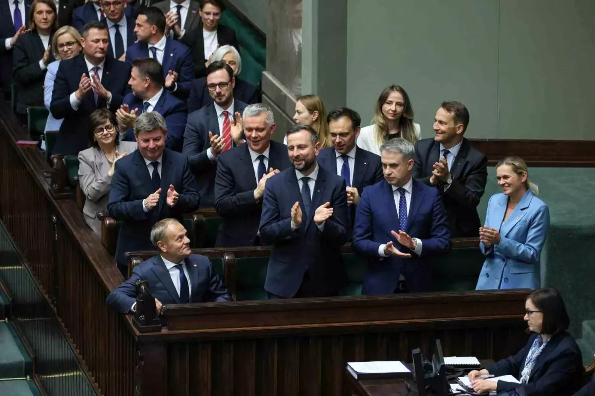 Polonya\'da Donald Tusk Hükümeti Güvenoyu Aldı