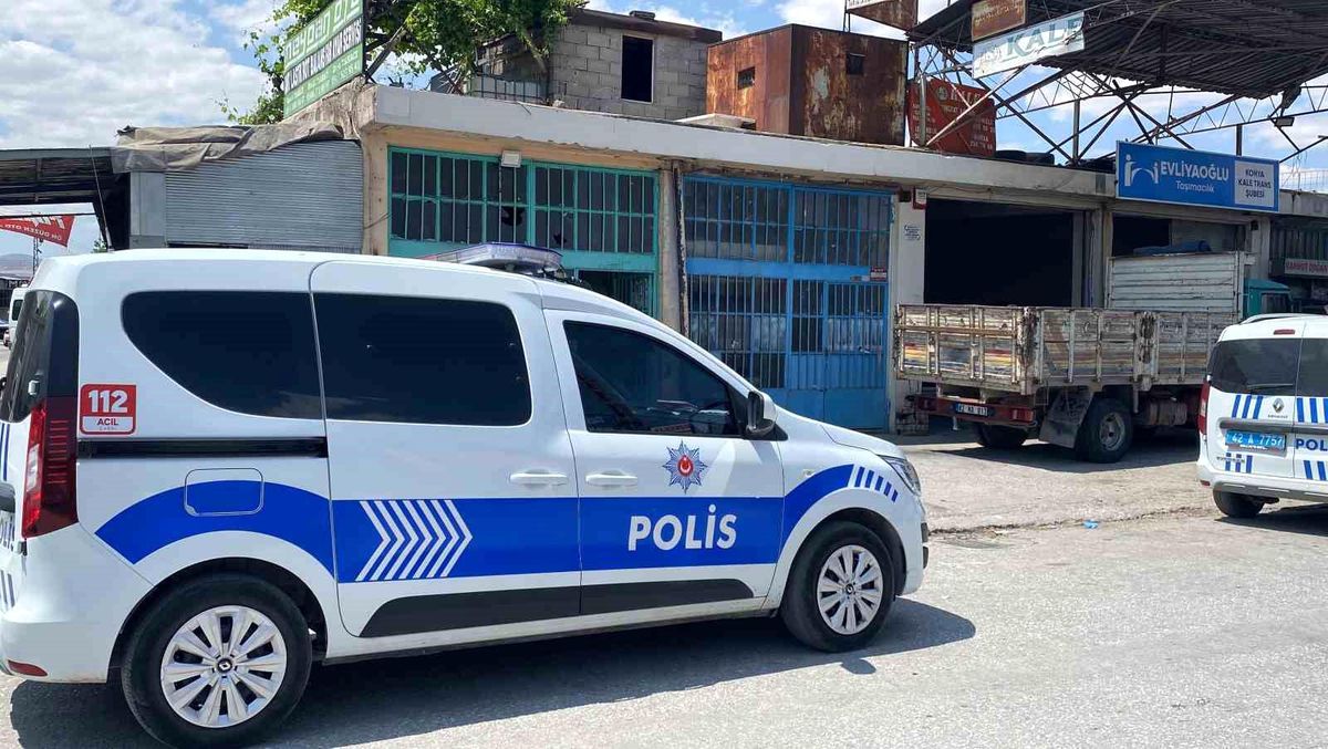 Konya\'da Sandalyeden Düşen Adam Ağır Yaralandı