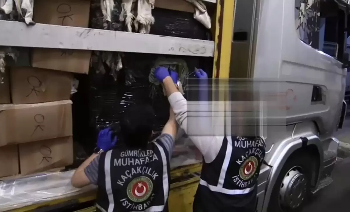 Edirne\'de Kaçak Cep Telefonu ve Elektronik Sigara Operasyonu