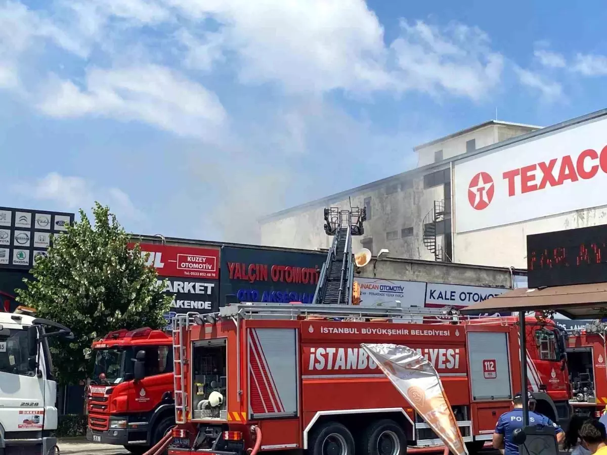 Ümraniye\'de Oto Sanayi Sitesi\'nde Yangın