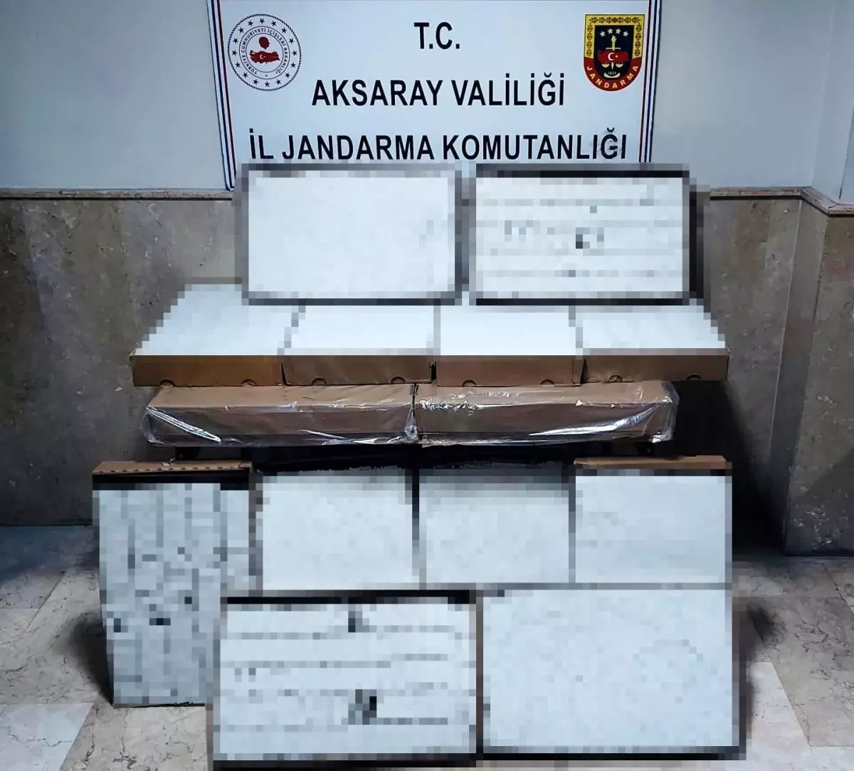 Aksaray\'da Otobüste 87 Bin Dolu Makaron Ele Geçirildi
