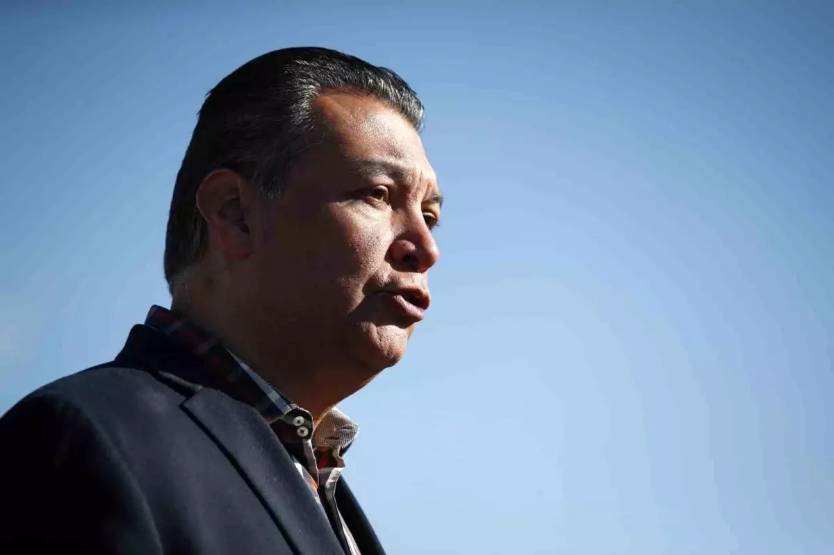 Senatör Padilla\'yı Güvenlik İterek Dışarı Attı