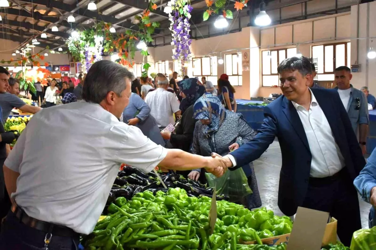 Başkan Durgut, Esnaf ve Vatandaşlarla Bayram Sohbeti Yaptı
