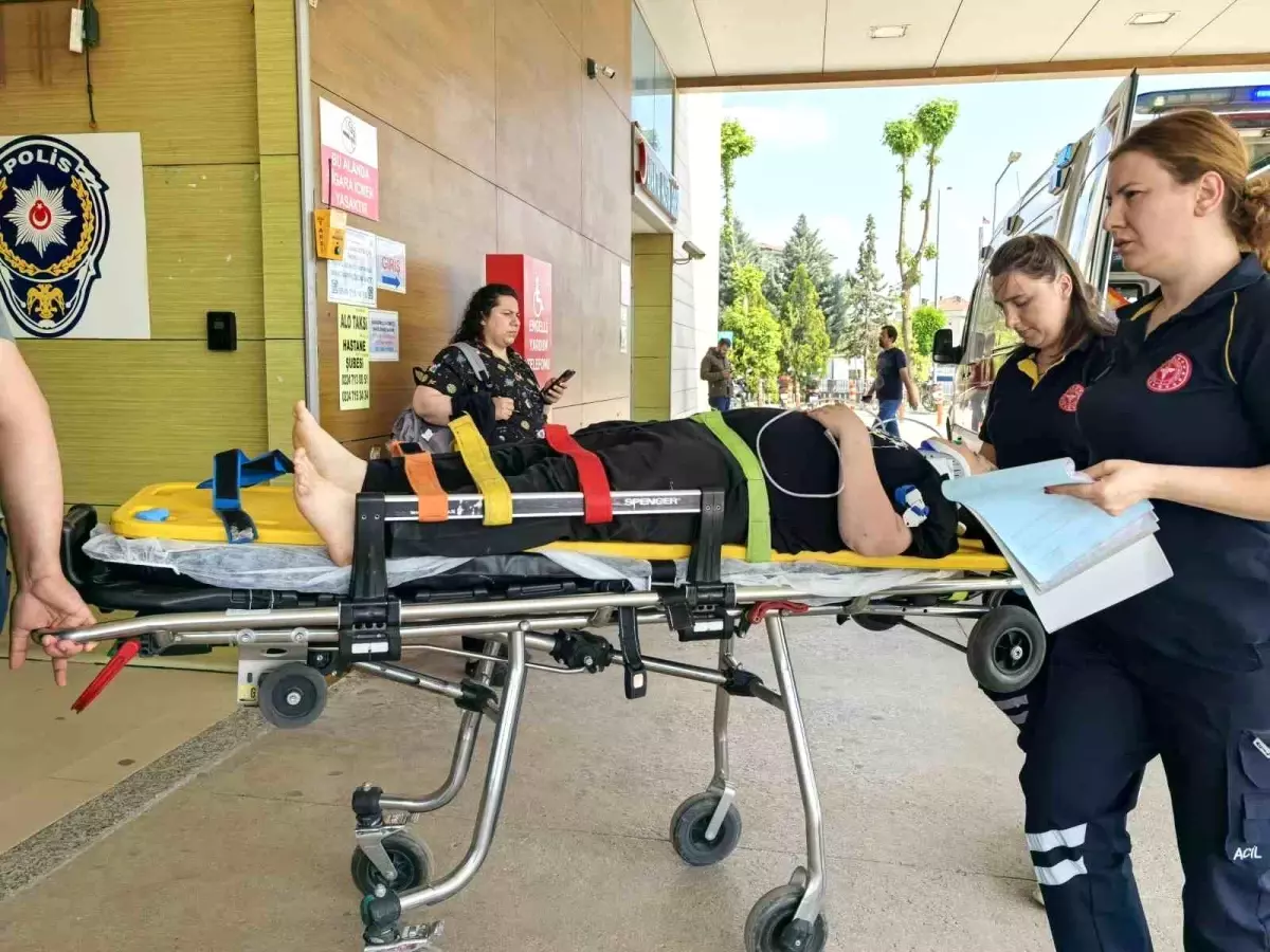 İnegöl\'de motosiklet kazası: 12 yaşındaki sürücü ağır yaralı