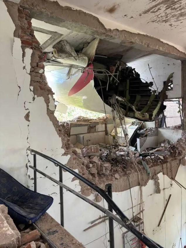 Hindistan'daki Uçak Kazasından Sağ Kurtulan Yolcu: 'Etrafımda Cansız Bedenler Vardı'