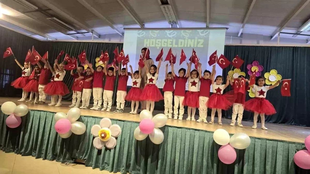Minikler Mezuniyet Töreniyle Sahne Aldı