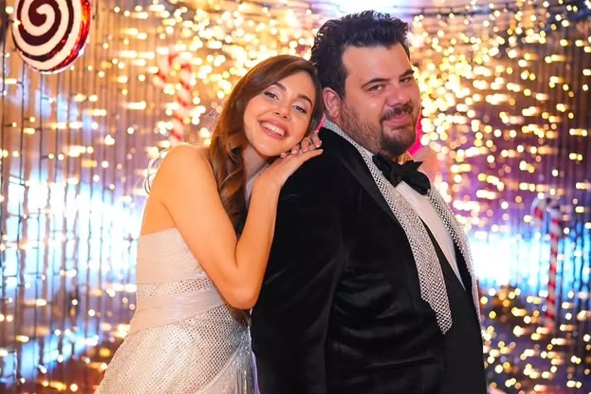 Romantik tatil kabusa döndü! Berfu ve Eser Yenenler Paris\'te dolandırıldı