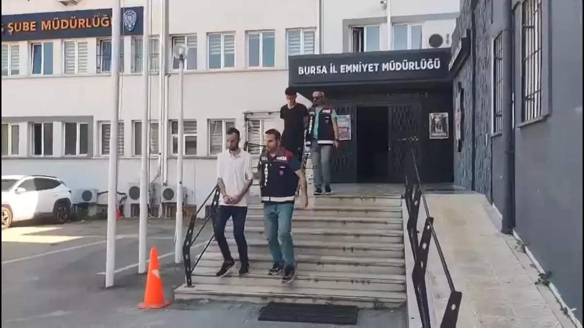 Bursa\'da Dolandırıcılık: 700 Bin TL\'ye El Koydular