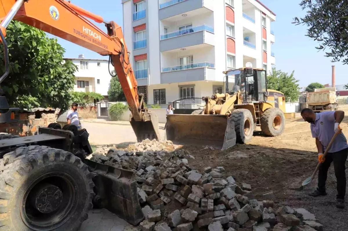 Turgutlu\'da Yol Yenileme Çalışmaları Başladı