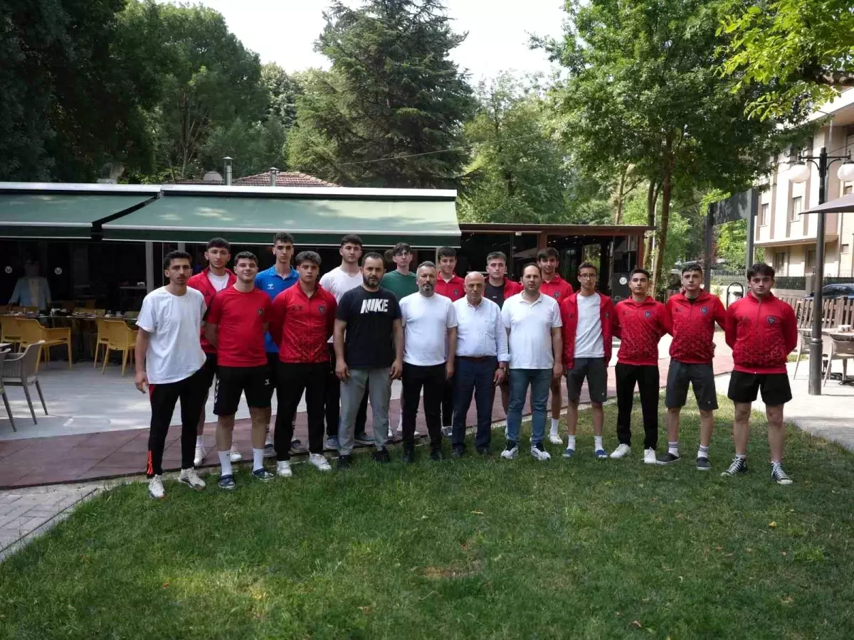 Düzce Genç Erkek Voleybol Takımı, Türkiye Finalleri\'ne Uğurlandı